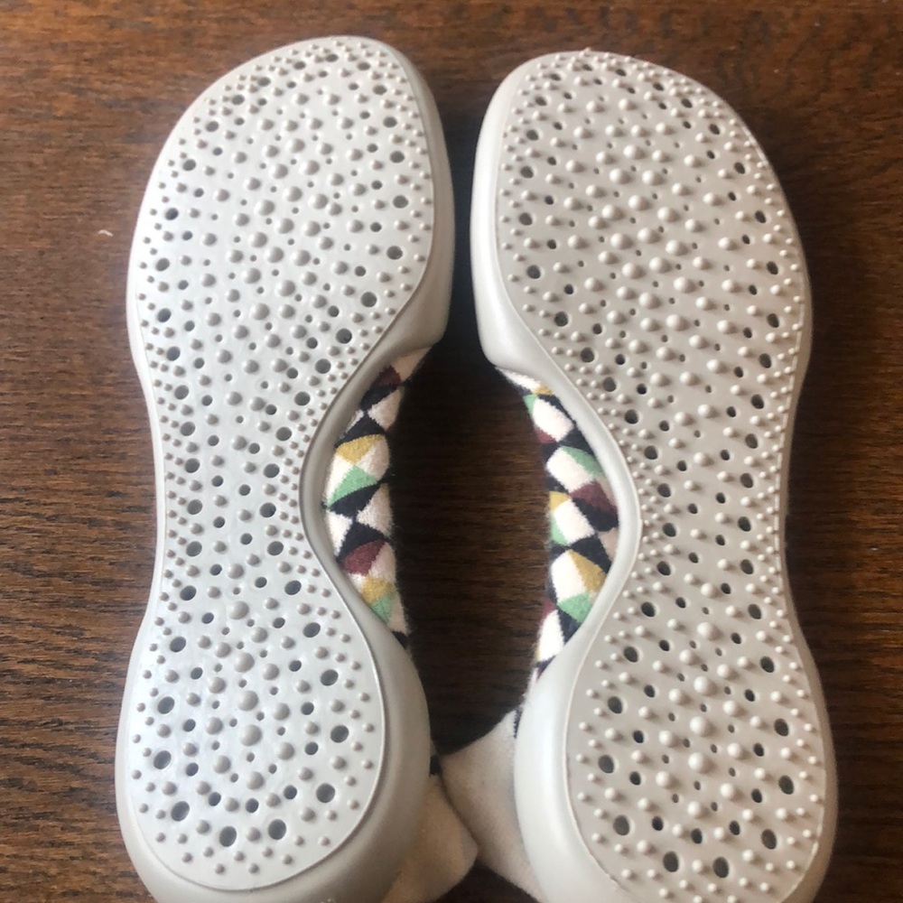 Slippers - Picture 2 of 4